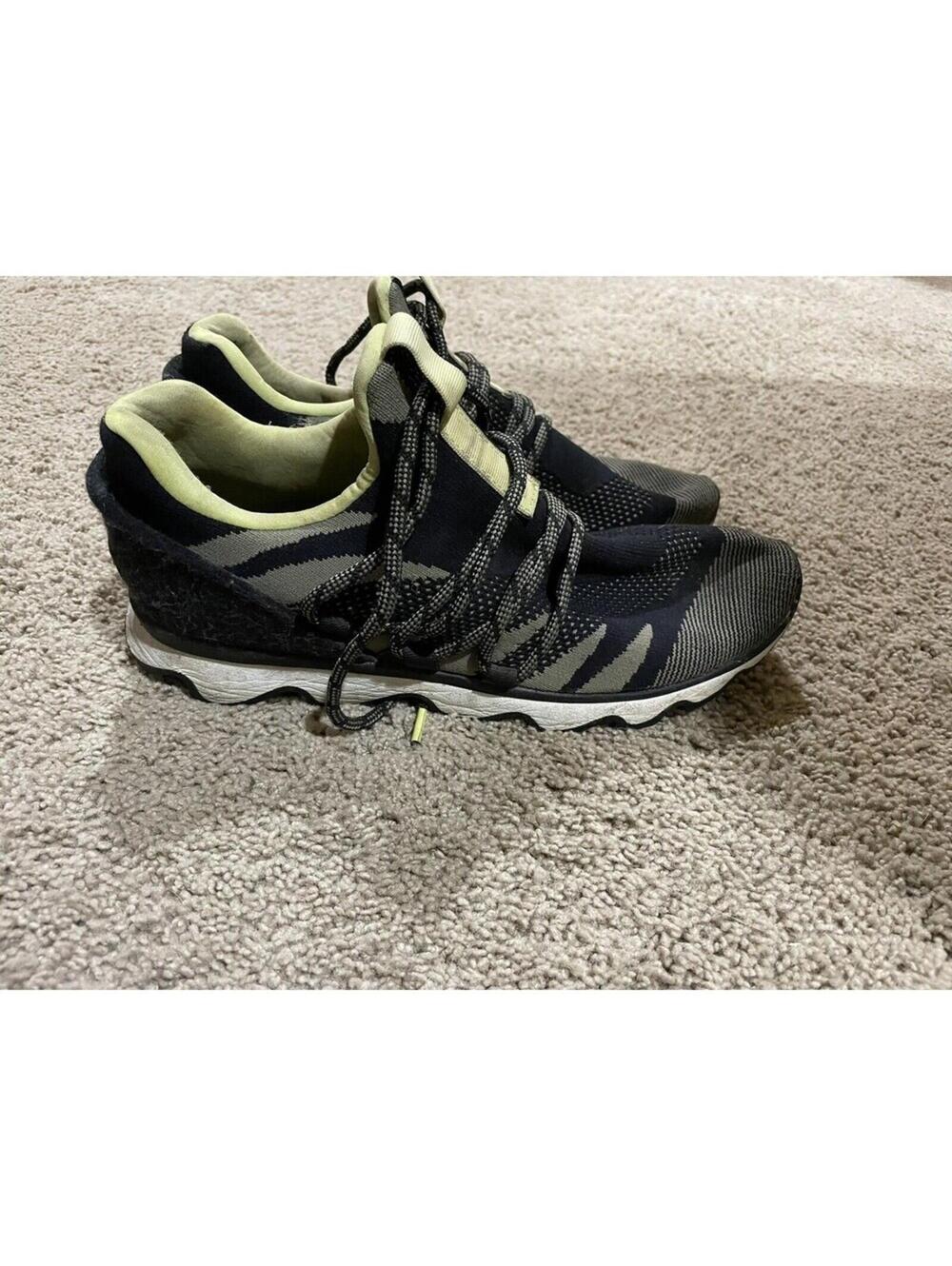 Women’s SOREL kinetic lace shoes Black / yellowish Size 11 athletic sneakers
